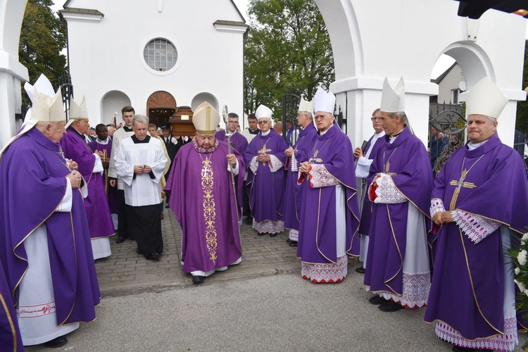 Pożegnanie abp. Józefa Kowalczyka w Jadownikach Mokrych