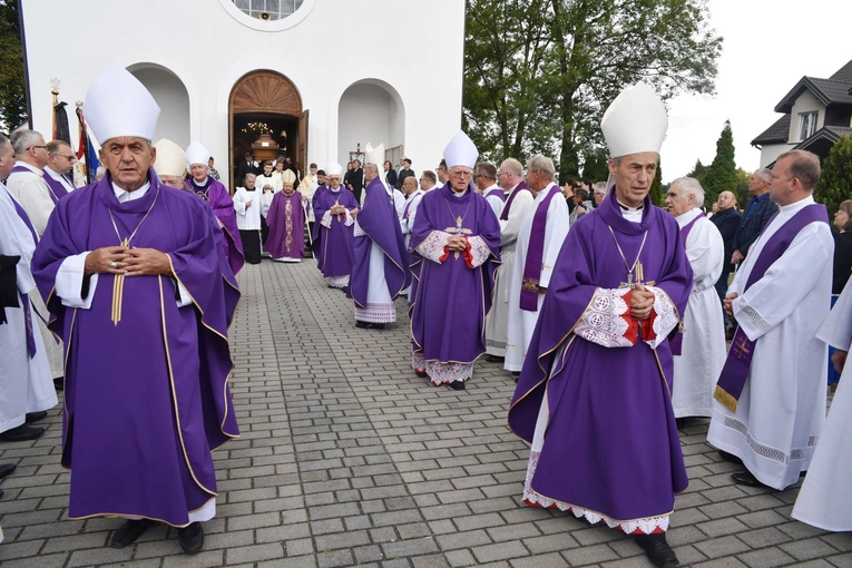 Pożegnanie abp. Józefa Kowalczyka w Jadownikach Mokrych