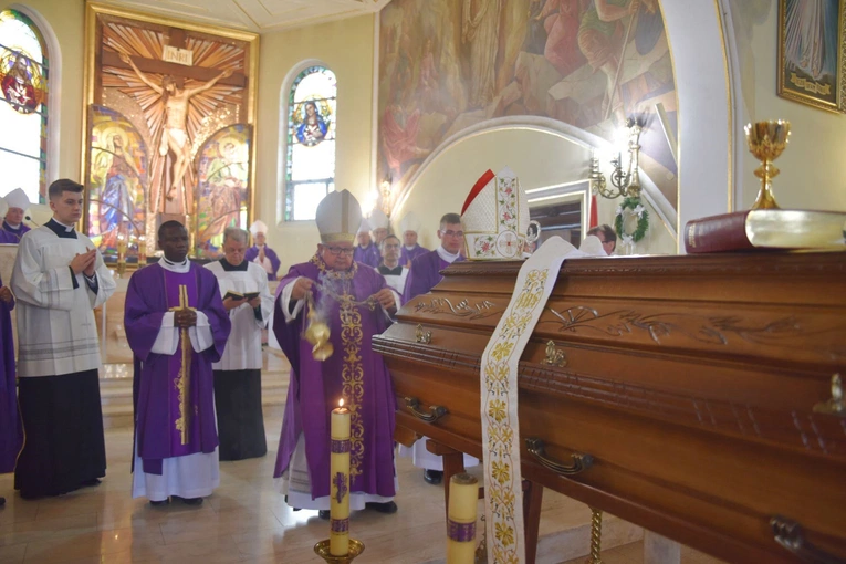 Pożegnanie abp. Józefa Kowalczyka w Jadownikach Mokrych