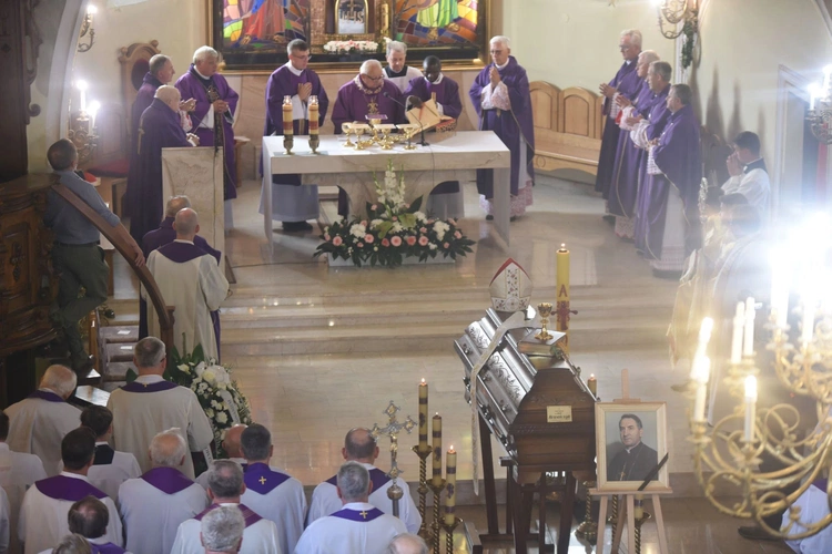 Pożegnanie abp. Józefa Kowalczyka w Jadownikach Mokrych