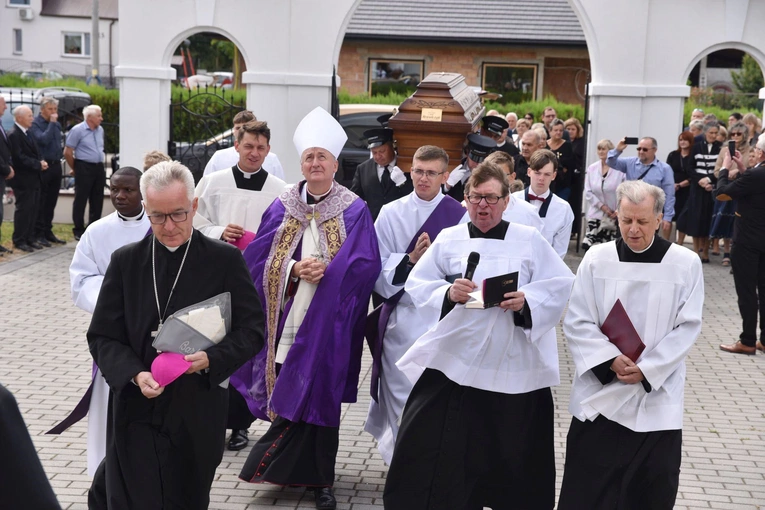 Pożegnanie abp. Józefa Kowalczyka w Jadownikach Mokrych