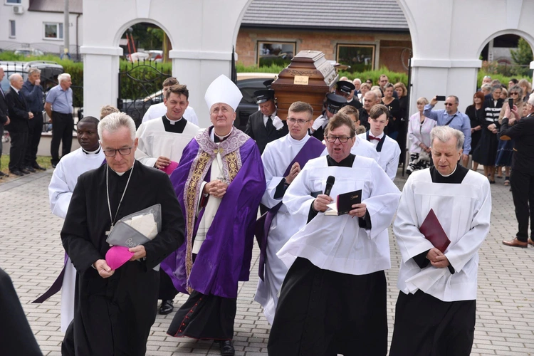 Pożegnanie abp. Józefa Kowalczyka w Jadownikach Mokrych