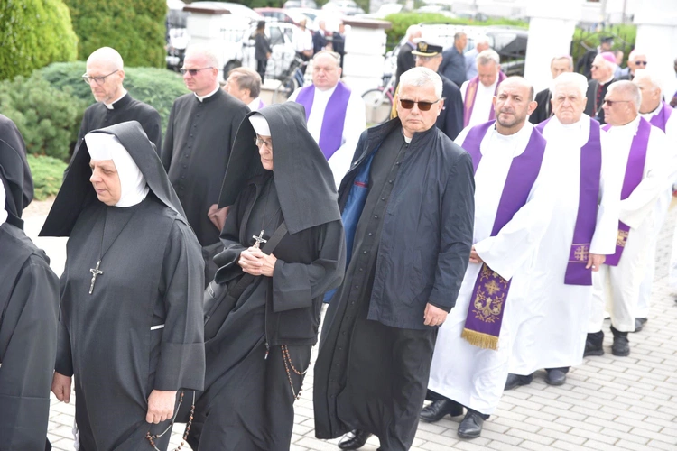 Pożegnanie abp. Józefa Kowalczyka w Jadownikach Mokrych