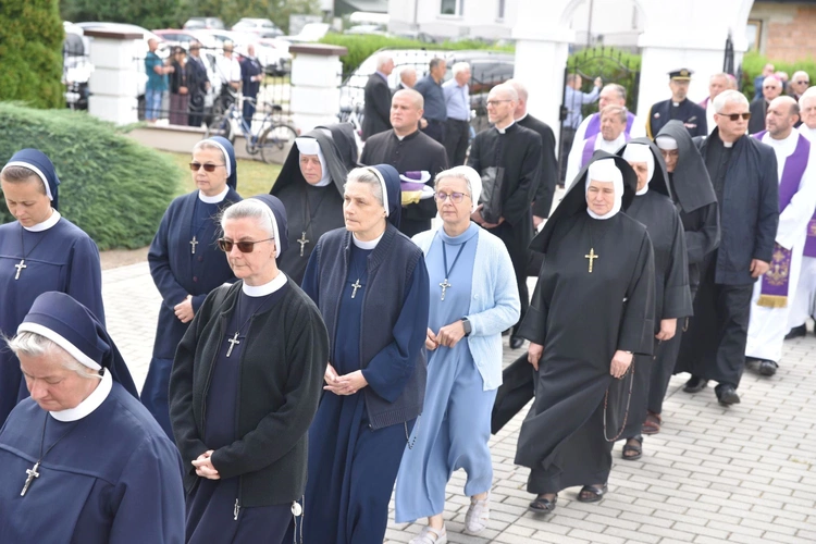 Pożegnanie abp. Józefa Kowalczyka w Jadownikach Mokrych
