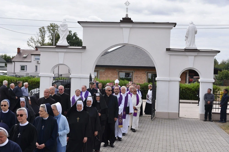 Pożegnanie abp. Józefa Kowalczyka w Jadownikach Mokrych