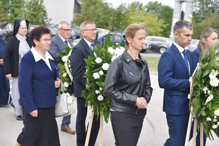 Pożegnanie abp. Józefa Kowalczyka w Jadownikach Mokrych