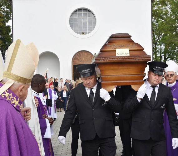 Pożegnanie abp. Józefa Kowalczyka w Jadownikach Mokrych