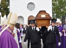 Stąd wyszedł i tu powrócił