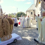 Dożynki diecezjalne w Wielowsi - korony żniwne i plony