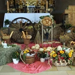 Dożynki diecezjalne w Wielowsi - korony żniwne i plony