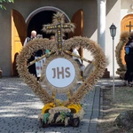 Dożynki diecezjalne w Wielowsi - korony żniwne i plony