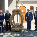 Dożynki diecezjalne w Wielowsi - korony żniwne i plony