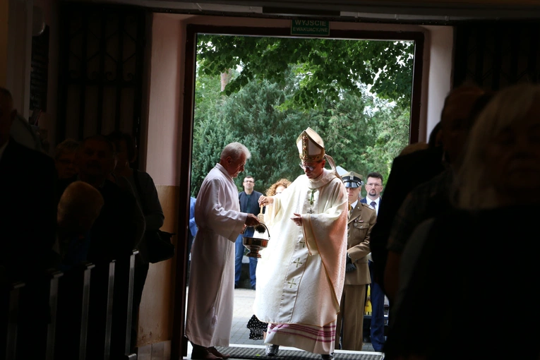 Joniec. Poświęcenie nowego ołtarza