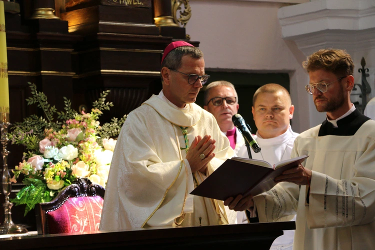 Joniec. Poświęcenie nowego ołtarza