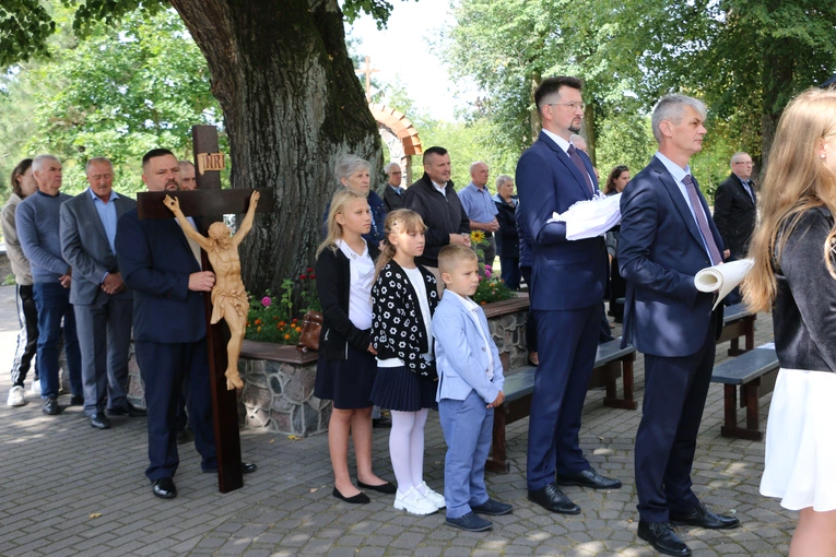 Joniec. Poświęcenie nowego ołtarza