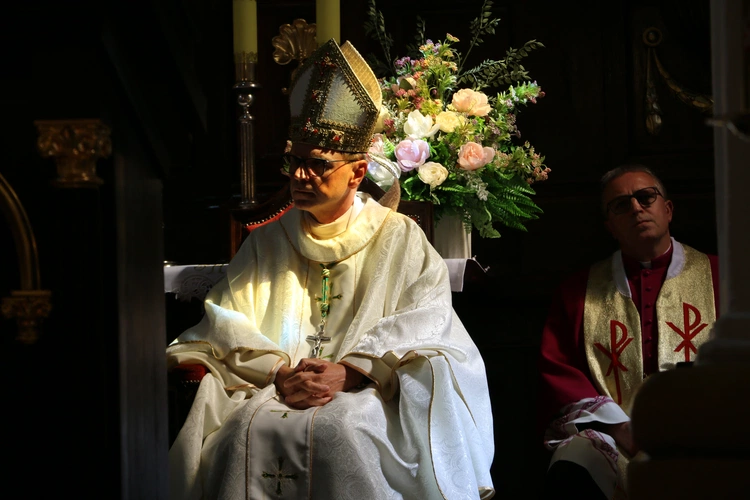 Joniec. Poświęcenie nowego ołtarza