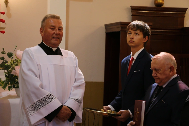 Joniec. Poświęcenie nowego ołtarza