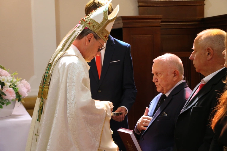 Joniec. Poświęcenie nowego ołtarza