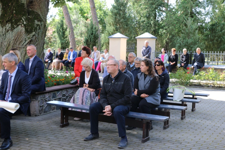 Joniec. Poświęcenie nowego ołtarza