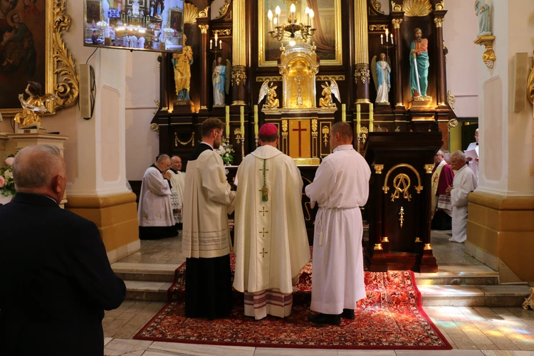 Joniec. Poświęcenie nowego ołtarza