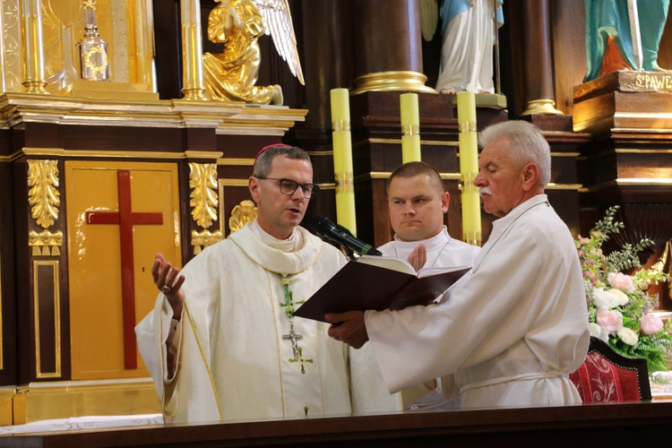 Joniec. Poświęcenie nowego ołtarza