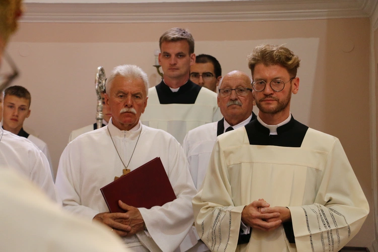 Joniec. Poświęcenie nowego ołtarza