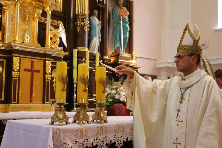 Joniec. Poświęcenie nowego ołtarza