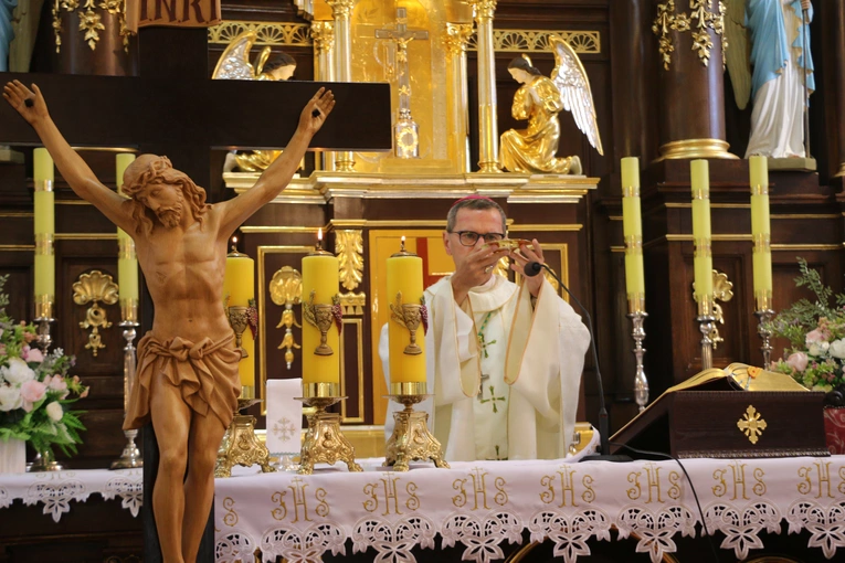 Joniec. Poświęcenie nowego ołtarza