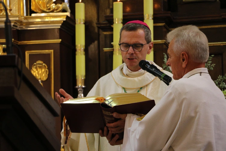 Joniec. Poświęcenie nowego ołtarza