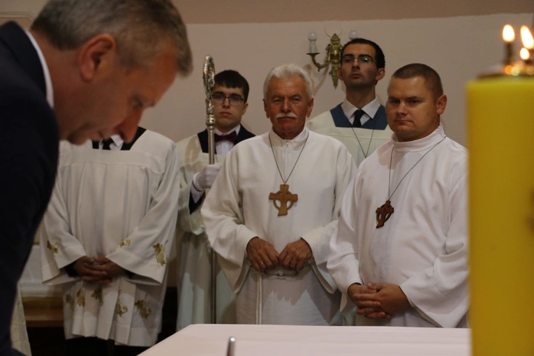 Joniec. Poświęcenie nowego ołtarza