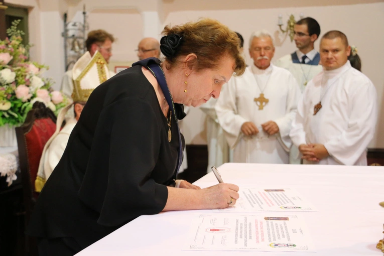 Joniec. Poświęcenie nowego ołtarza