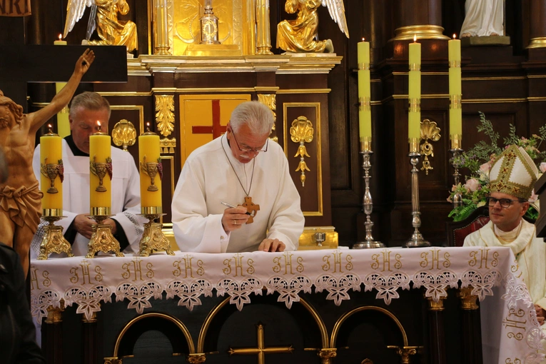 Joniec. Poświęcenie nowego ołtarza