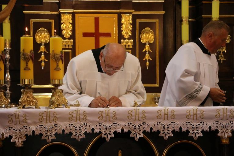 Joniec. Poświęcenie nowego ołtarza