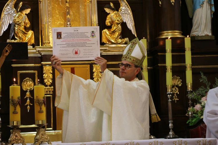 Joniec. Poświęcenie nowego ołtarza