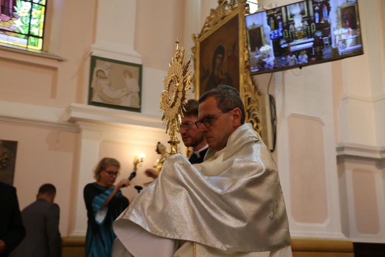 Joniec. Poświęcenie nowego ołtarza