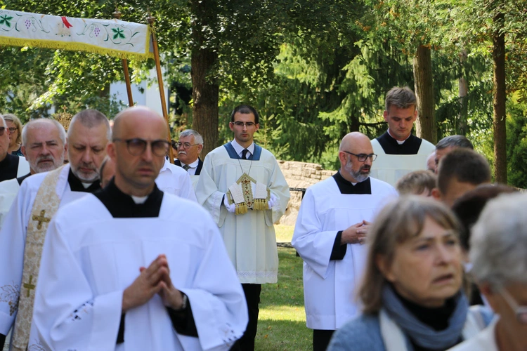 Joniec. Poświęcenie nowego ołtarza