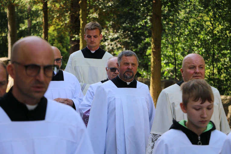 Joniec. Poświęcenie nowego ołtarza