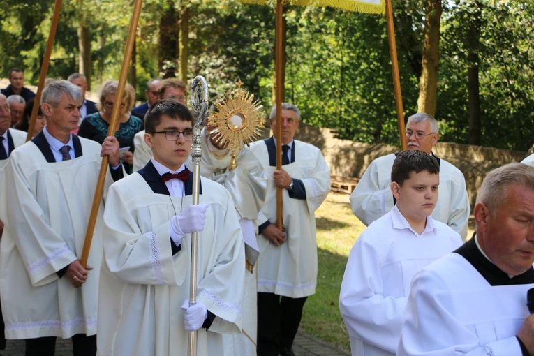 Joniec. Poświęcenie nowego ołtarza