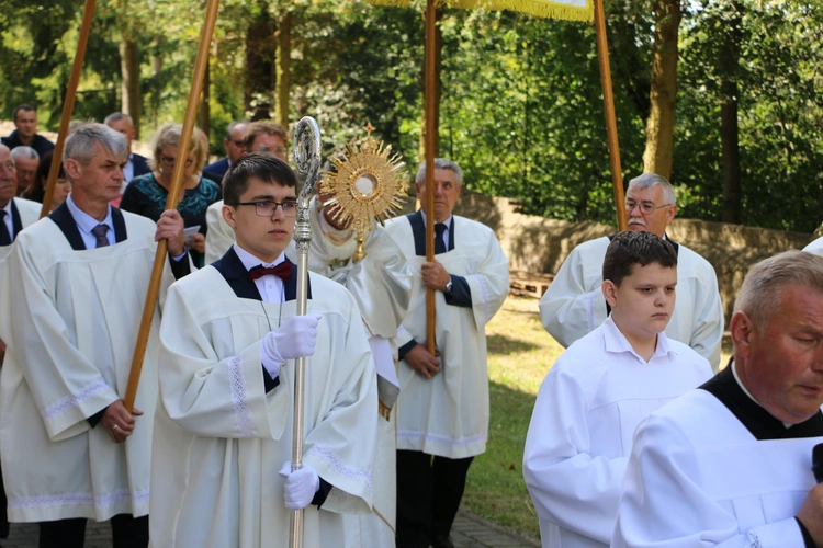 Joniec. Poświęcenie nowego ołtarza