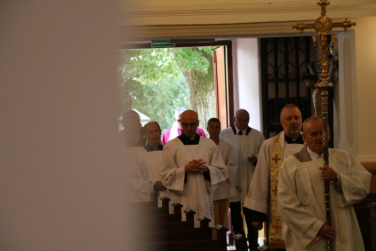 Joniec. Poświęcenie nowego ołtarza