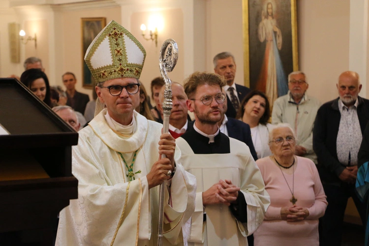 Joniec. Poświęcenie nowego ołtarza