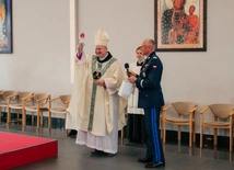Bp Szlachetka: Policja pomaga innym iść drogą zbawienia