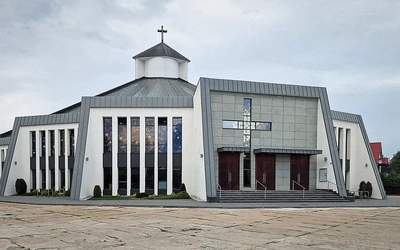 Świątynia została pomyślana jako serce rozwijającej się dzielnicy.