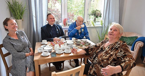 Wspólna kawa w nowym miejscu.