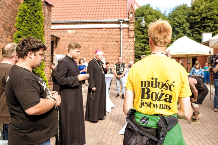 – To posługa, która uczy cierpliwości, pokory i spojrzenia na człowieka oczami Boga – podsumowuje działalność odpowiedzialny za inicjatywę ks. Damian Trzebiatowski, jałmużnik biskupi.