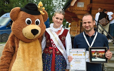  Maciej Staszel z Ratułowa ma jeden z najsmaczniejszych miodów na Podhalu. 