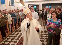 Róże pobłogosławił bp Henryk Tomasik. 