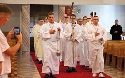 Eucharystia sprawowana była w kaplicy seminaryjnej.