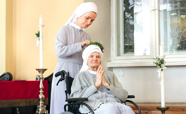 Nałożenie wianka z mirtu podczas uroczystości.