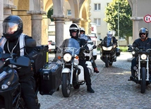 Co roku na trasę wyrusza ok. 120 osób. Wśród nich jest też kilkunastu księży z Kapłańskiego Klubu Motocyklowego God's Guards.